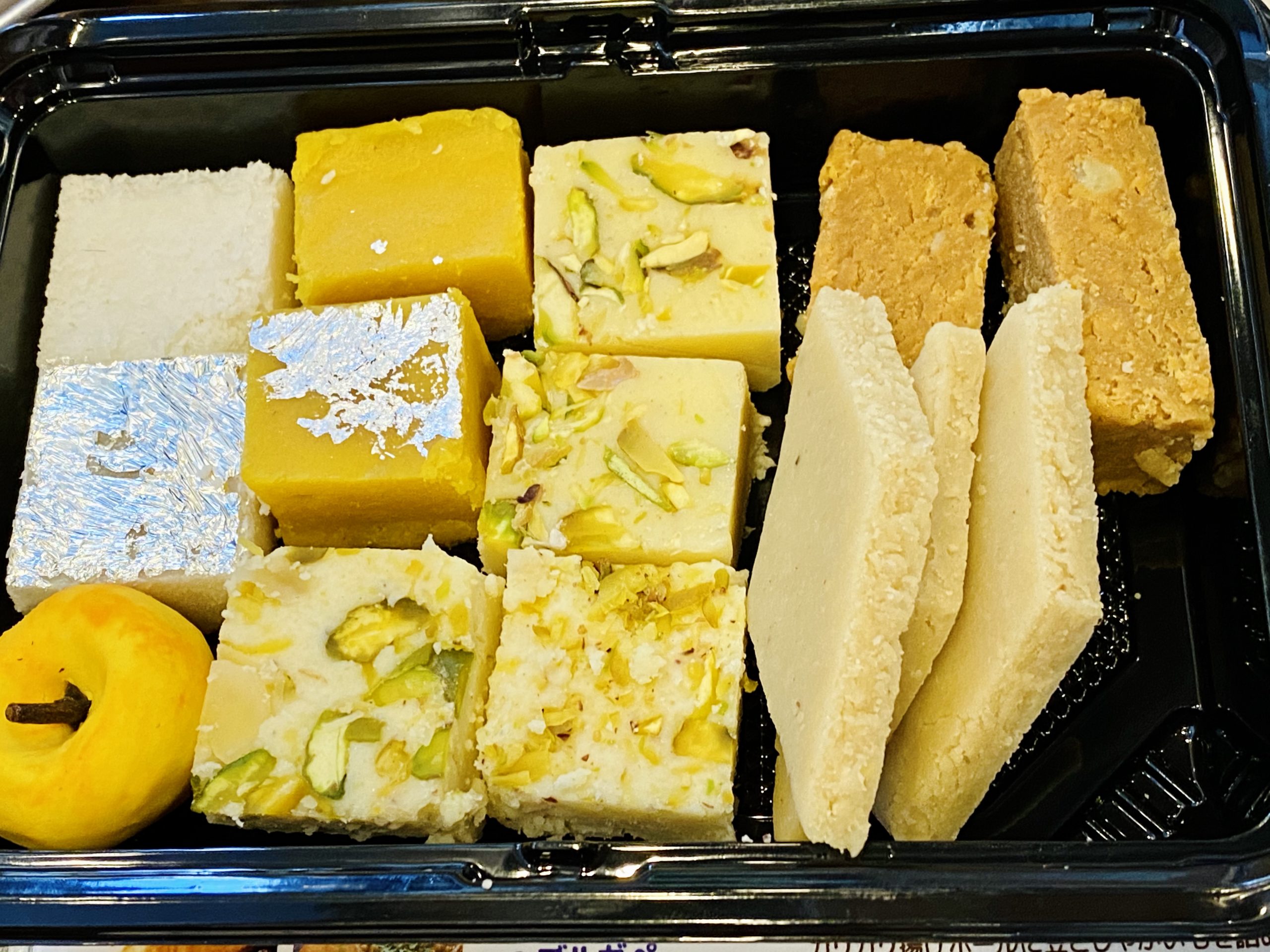 東京のインド「西葛西」で珍しいインドの生菓子・伝統菓子を色々食べてみた！（トウキョウ ミタイワラ@西葛西）