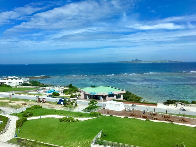 「沖縄グルメと観光スポット満喫！」3泊4日の一人旅　2日目（古宇利島、美ら海水族館、長寿村ランチ、大石林山、海蛇イラブー料理）